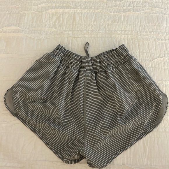 Lululemon hotty hot shorts size 8 but can fit a 6 - Picture 2 of 2